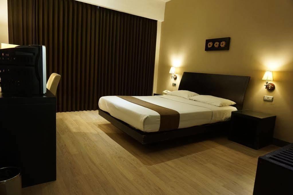 Grand Kecubung Hotel Pangkalanbuun Eksteriør billede