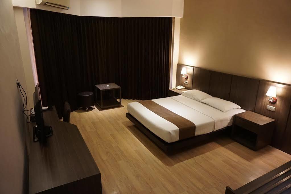 Grand Kecubung Hotel Pangkalanbuun Eksteriør billede